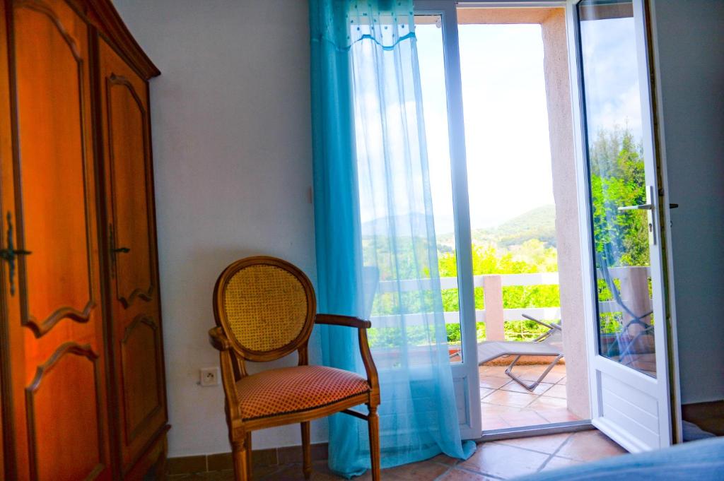 Zdjęcie z galerii obiektu Josie - Bas de villa, Clim, Jardins - Porticcio w mieście Porticcio