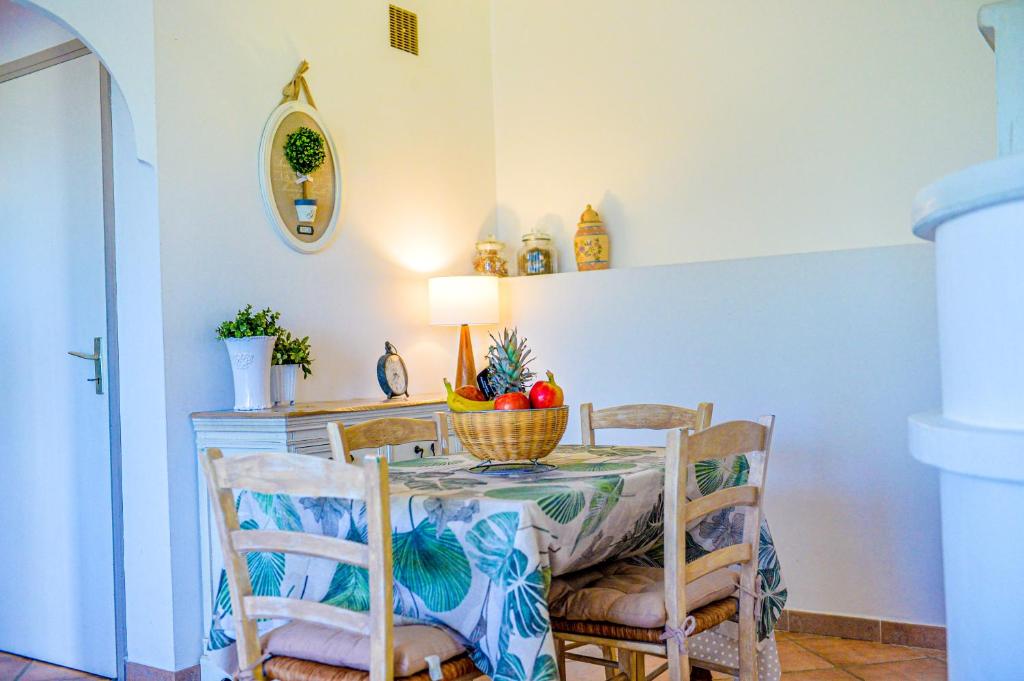 Zdjęcie z galerii obiektu Josie - Bas de villa, Clim, Jardins - Porticcio w mieście Porticcio