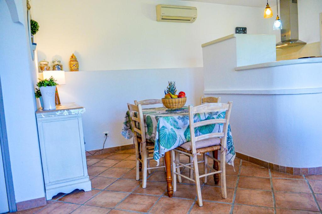 Zdjęcie z galerii obiektu Josie - Bas de villa, Clim, Jardins - Porticcio w mieście Porticcio