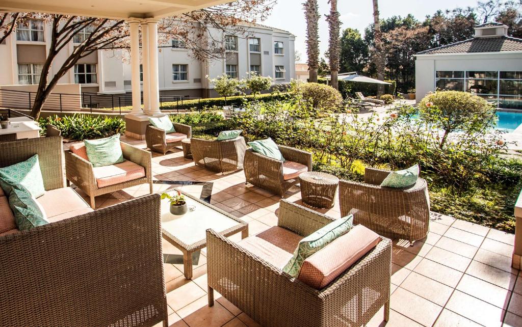 Bazén v ubytování Garden Court Morningside Sandton nebo v jeho okolí