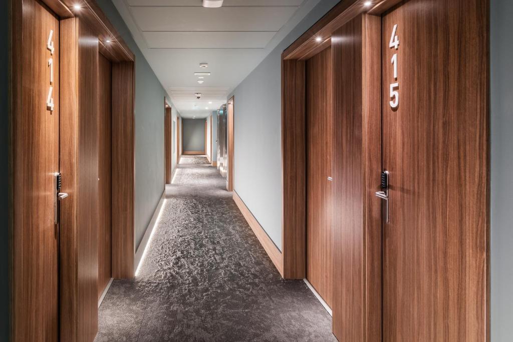 B&B HOTEL Guimarães - Resim 13