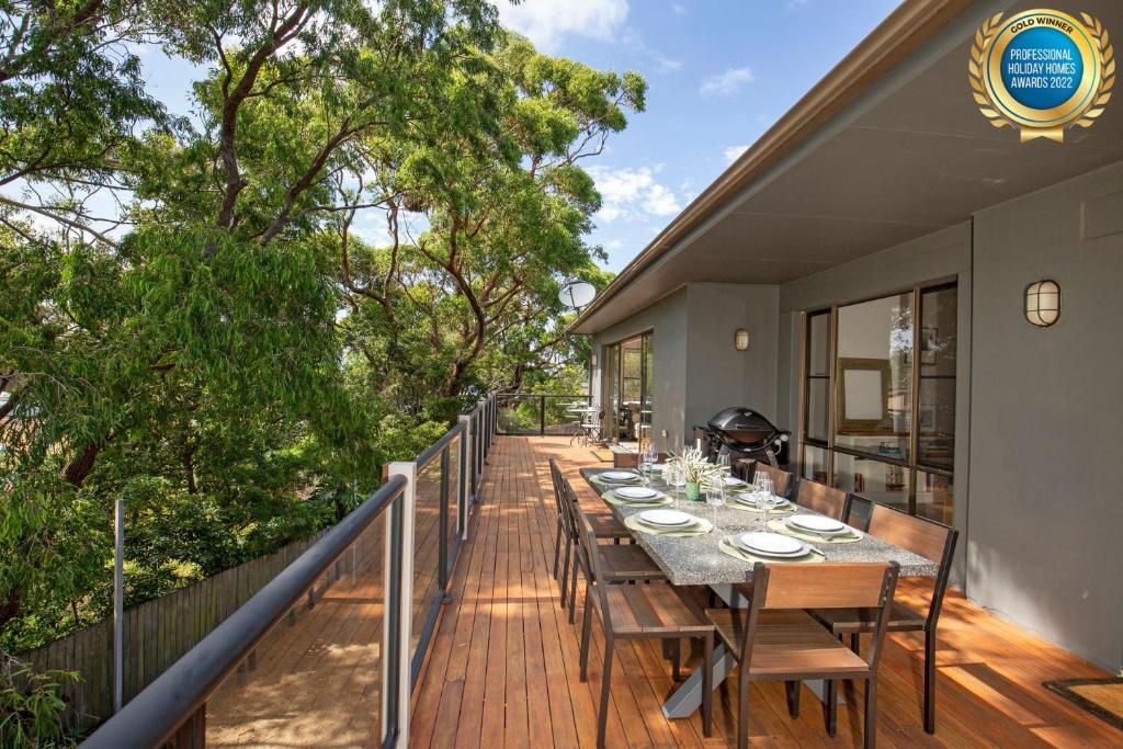 Balkón nebo terasa v ubytování Saltbush Cottage Pet Friendly 1 Min Walk to Beach