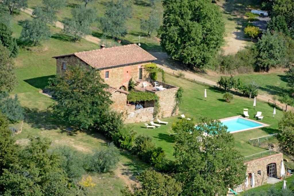 an aerial view of a house with a swimming pool at Podere Campovecchio in Rapale