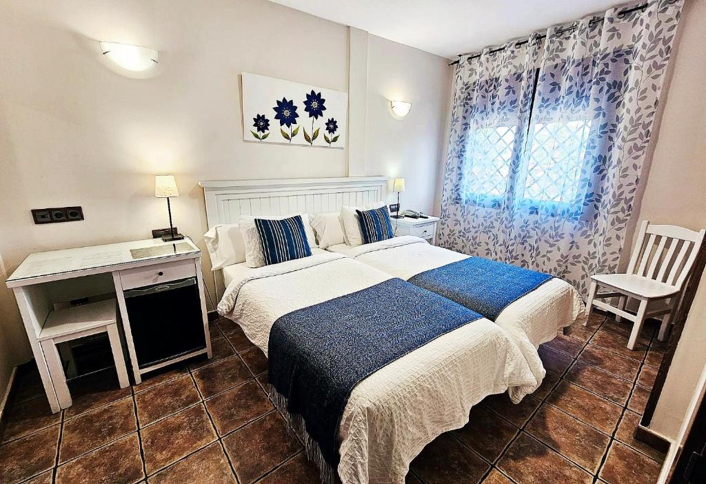 Postel nebo postele na pokoji v ubytování Hotel Medina de Toledo