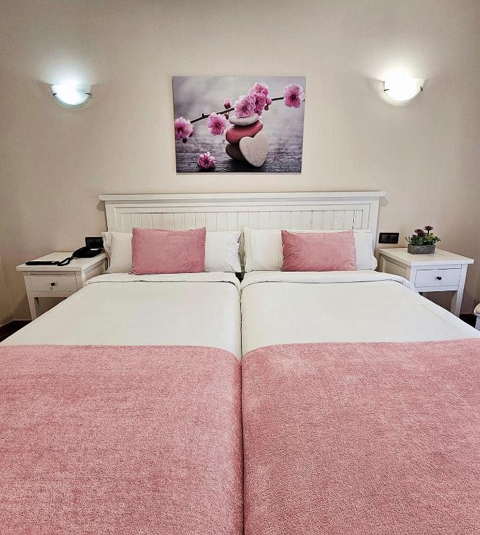 Postel nebo postele na pokoji v ubytování Hotel Medina de Toledo