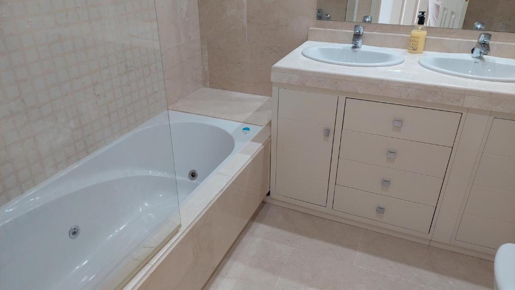 Fotografie z fotogalerie ubytování Hermoso apartamento Buenas Noches v destinaci Estepona
