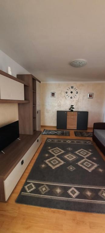 ルーマンにあるSkirdohomeのソファとラグのあるリビングルーム