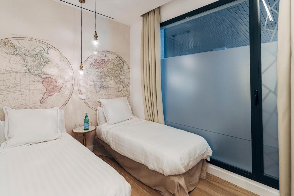 Postel nebo postele na pokoji v ubytování Galmen Suites