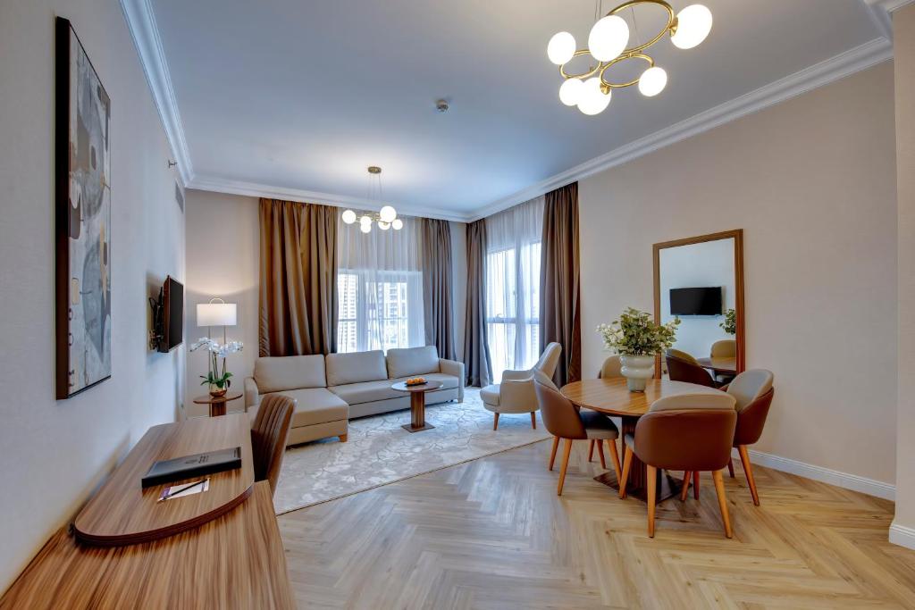 Royal Regency Suites Marinaにあるシーティングエリア