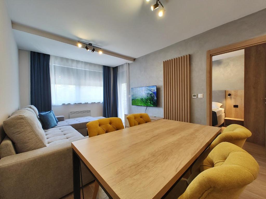 a living room with a table and a couch at Velika Recepcija 17 in Zlatibor