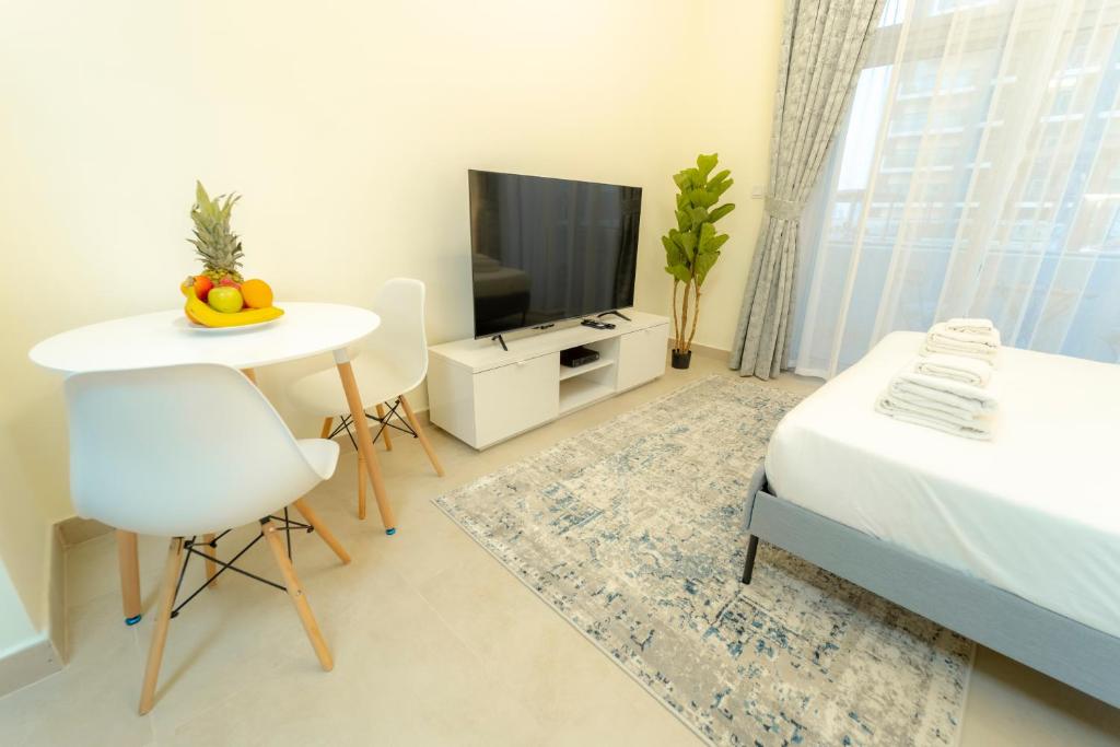 AWS Homes – Studio w high speed WI-FI & Pool at Azizi Star