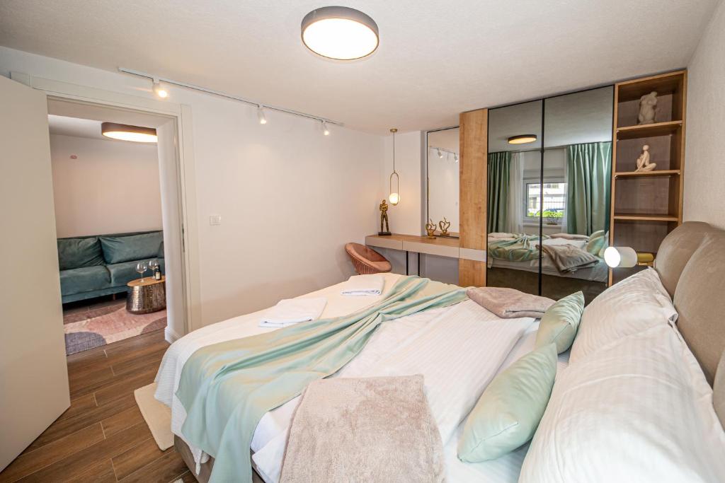 Postel nebo postele na pokoji v ubytování N&N Lux Guest house