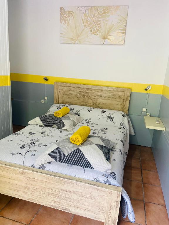 Postel nebo postele na pokoji v ubytování Chambres d'hôtes l'Orchidée Rose