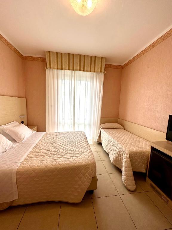 Postel nebo postele na pokoji v ubytování Hotel Metropole