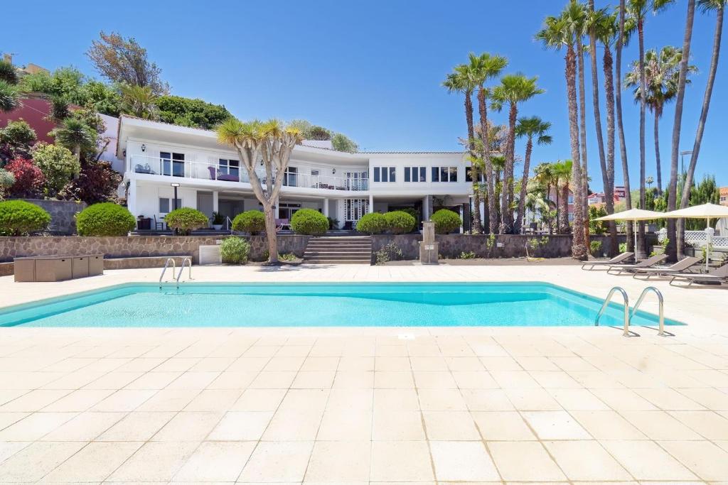 Bazén v ubytování La Ideal Mansion by VillaGranCanaria nebo v jeho okolí