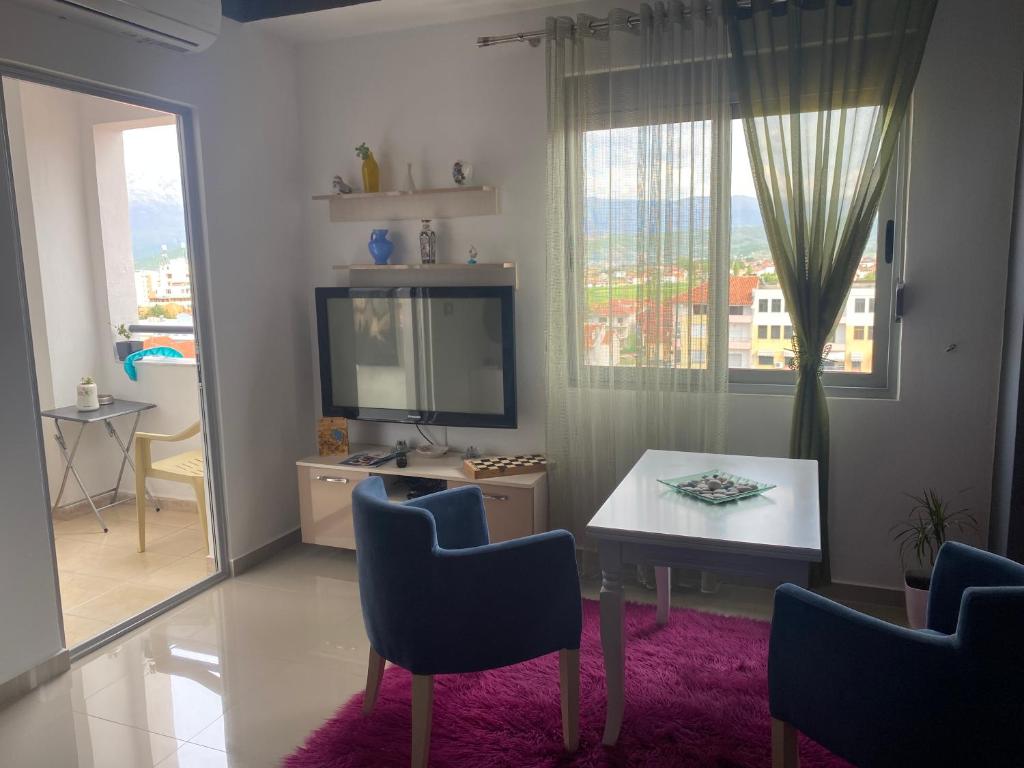 TV a/nebo společenská místnost v ubytování Guest's Apartament