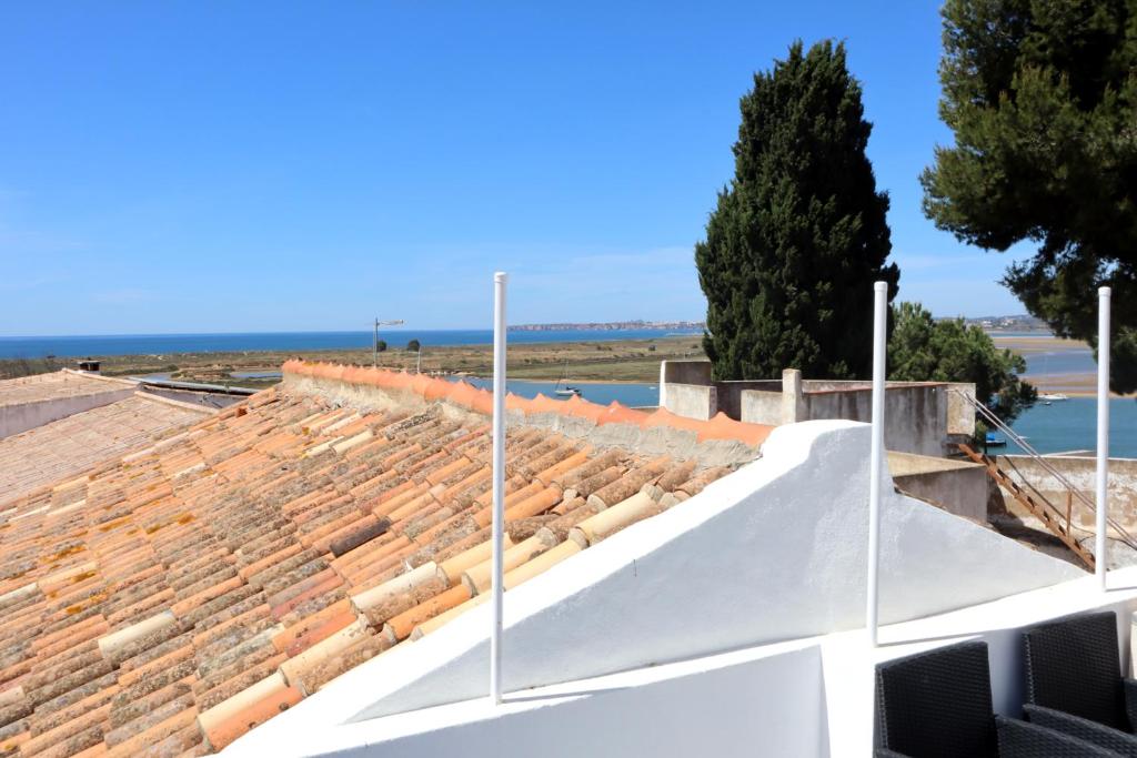 vista sul tetto di una casa di Casinha da Ria ad Alvor