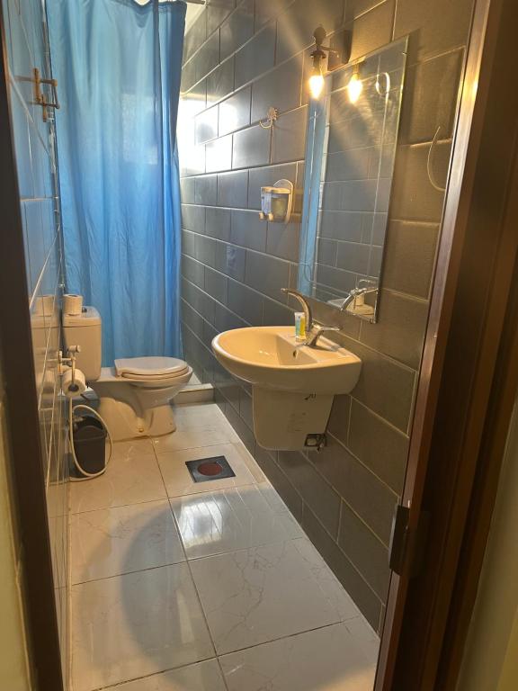 Petra Town Check-Inn - Triple Room With Bathroom