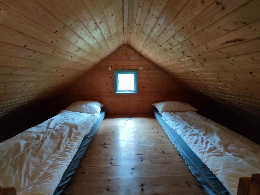 Postel nebo postele na pokoji v ubytování Tranum Klit Camping og Hytteudlejning