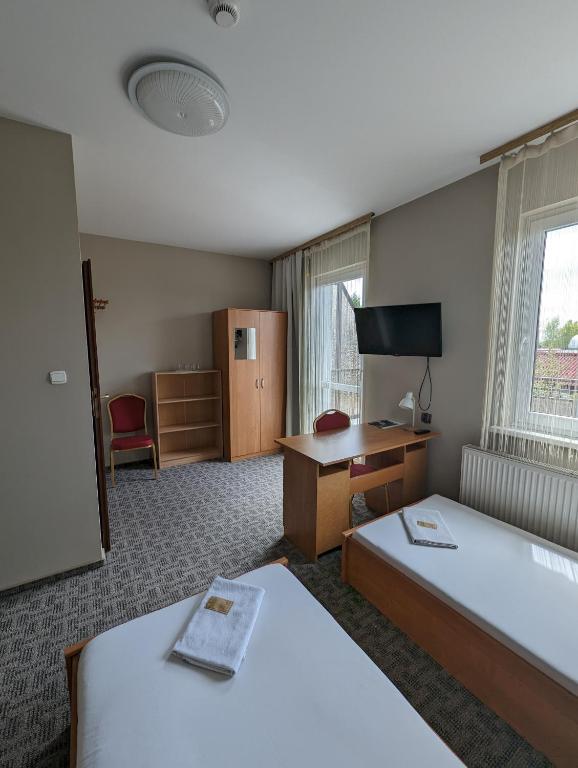 Motel DRABEK - Triple Room With Private Bathroom