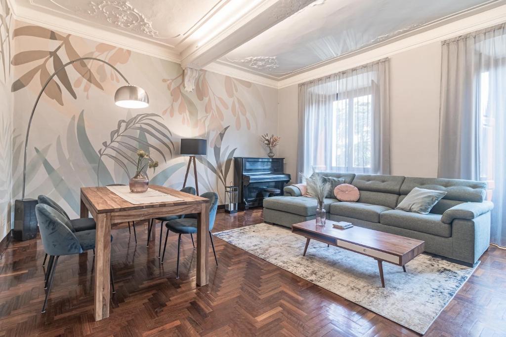 [5 min Historic Center] Luxury White Lotus Mansion, Como (updated