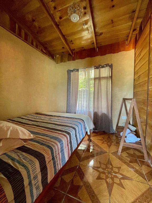 Postel nebo postele na pokoji v ubytování Dreams Lodge Orosi