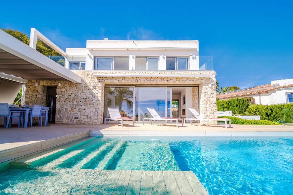 Bazén v ubytovaní Villa Panoramique Javea by Rock Rentals alebo v jeho blízkosti