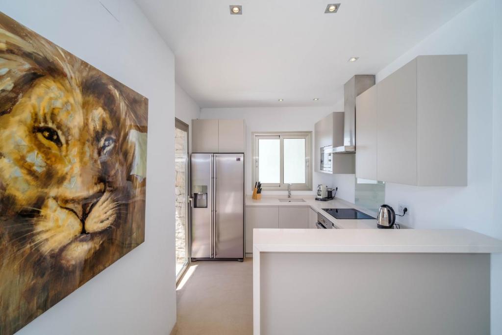 Kuchyňa alebo kuchynka v ubytovaní Villa Panoramique Javea by Rock Rentals
