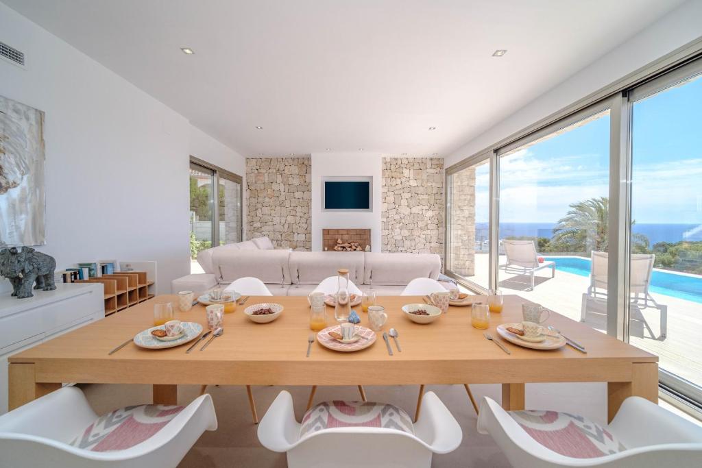 Bazén v ubytovaní Villa Panoramique Javea by Rock Rentals alebo v jeho blízkosti