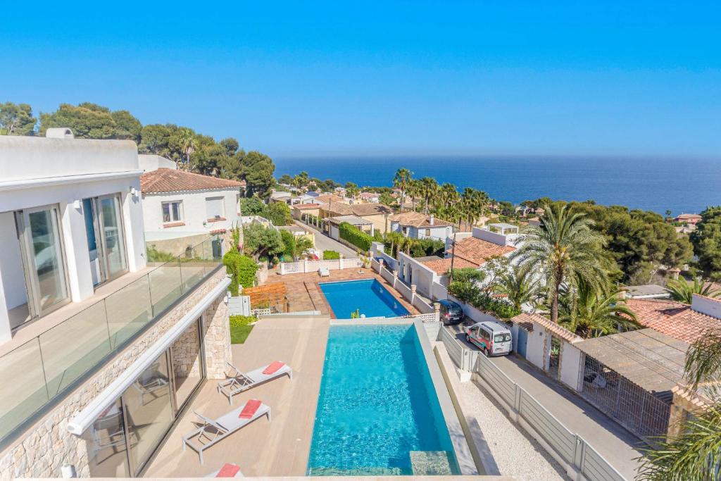Bazén v ubytovaní Villa Panoramique Javea by Rock Rentals alebo v jeho blízkosti