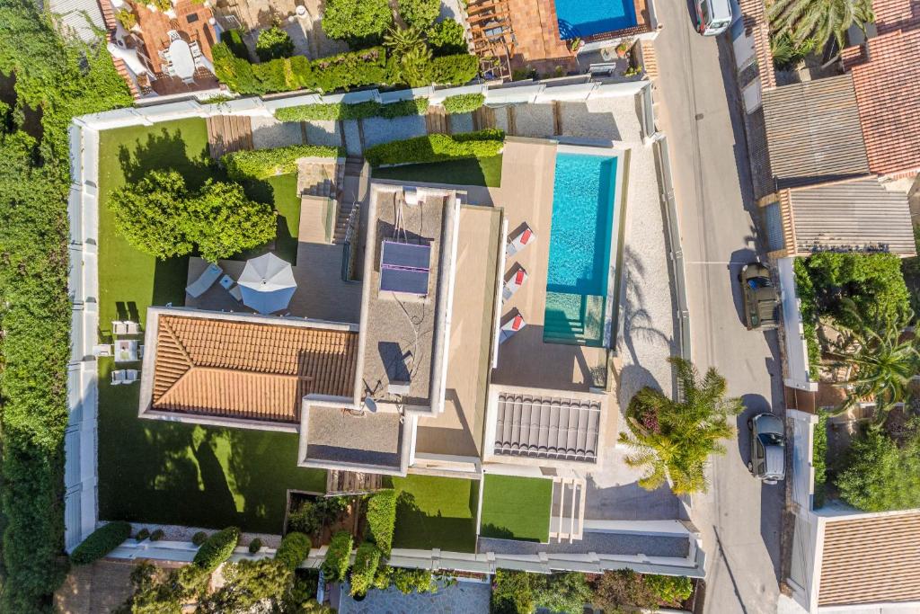Bazén v ubytovaní Villa Panoramique Javea by Rock Rentals alebo v jeho blízkosti