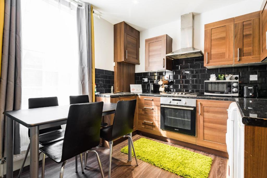 Aldgate Flats - 
