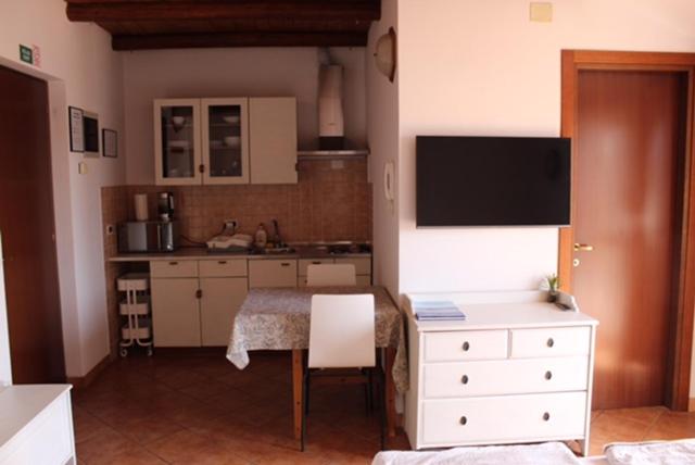 Kuchnia lub aneks kuchenny w obiekcie Rooms and Apartments Robert