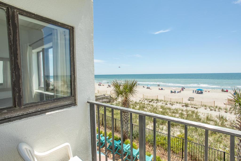 Newly Renovated Oceanfront Studio with Incredible Views! Palace Resort
