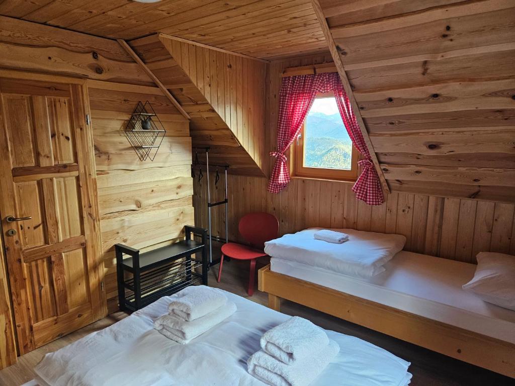 Postel nebo postele na pokoji v ubytování Koča na Taležu