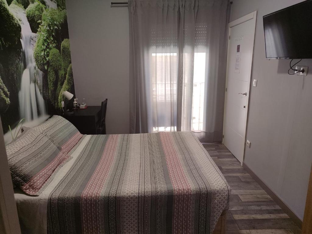 Cama o camas de una habitación en Hostal El Bosque Encantado Toledo
