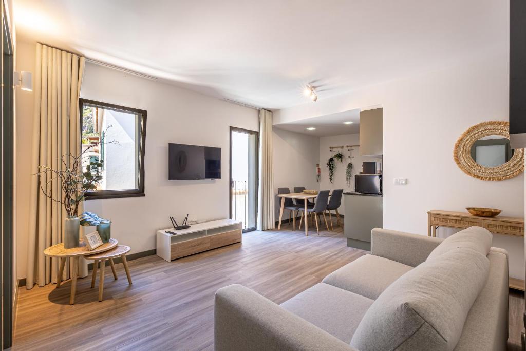 Fort Bay Suite Apartments
