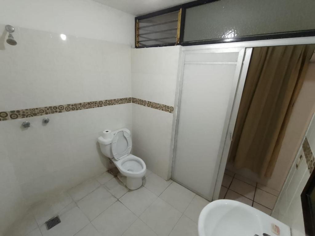 Koupelna v ubytování Hotel Abasolo Habitación doble