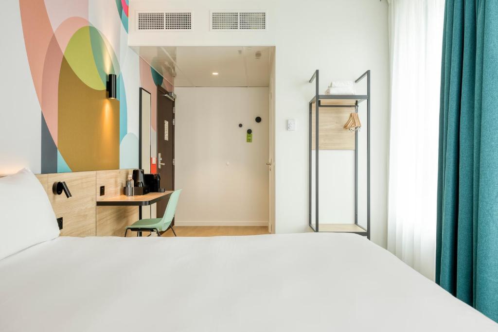 Postel nebo postele na pokoji v ubytování B&B HOTEL Mechelen