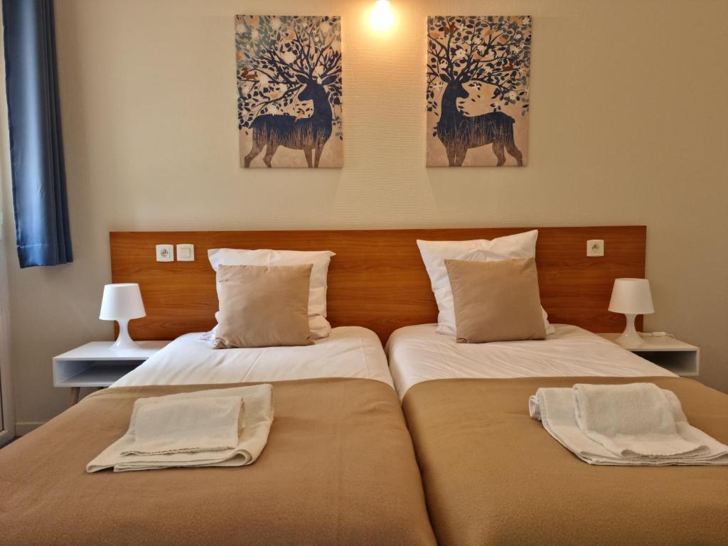 Postel nebo postele na pokoji v ubytování Hôtel VVF Eden Lake