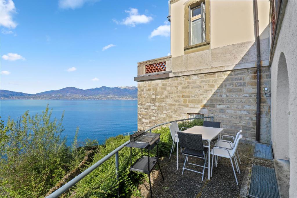 Fotografia z galérie ubytovania Splendide logement avec vue plongeante sur le lac v destinácii Saint-Gingolph
