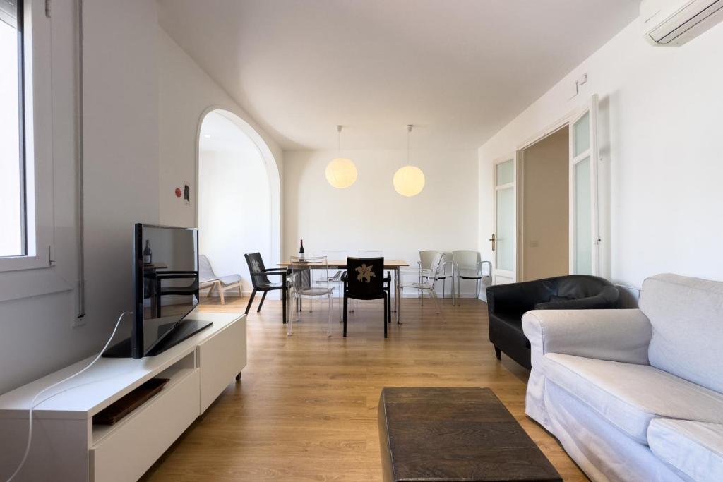 AinB Barcelona Sants Apartments - Apartment