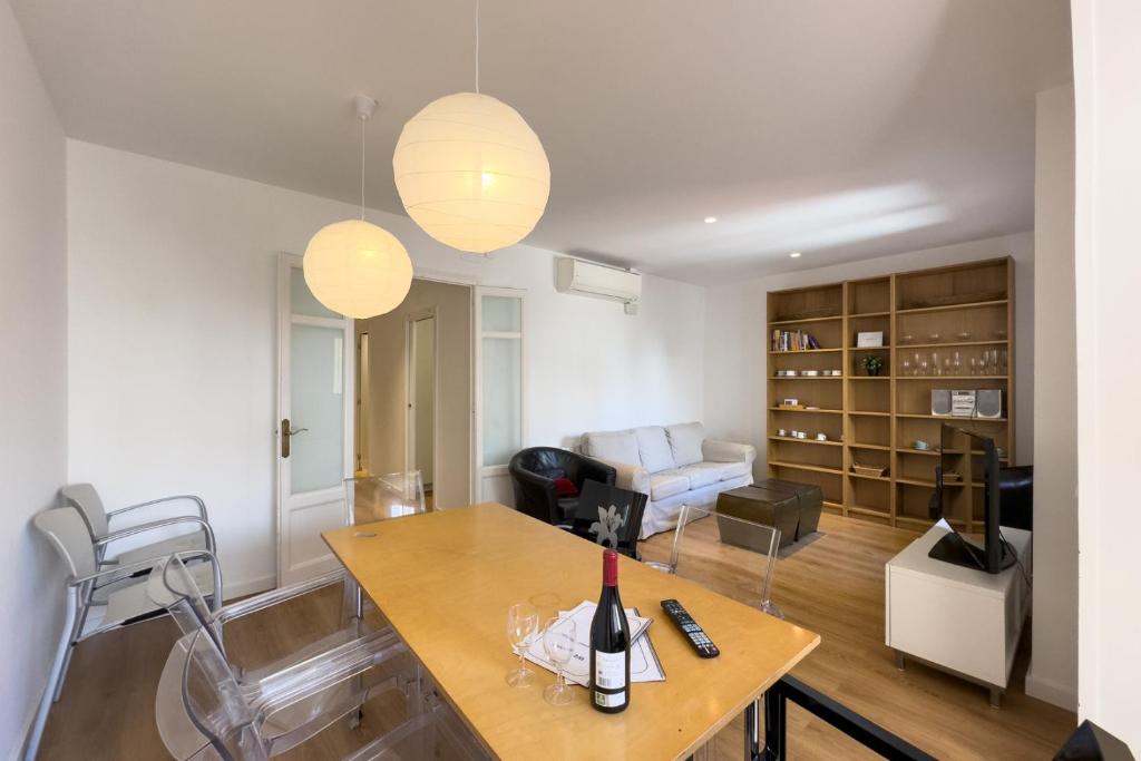 AinB Barcelona Sants Apartments - 