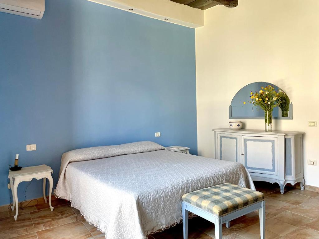 Postel nebo postele na pokoji v ubytování TROPEA center - unique sea VIEW - Casa dei Coralli