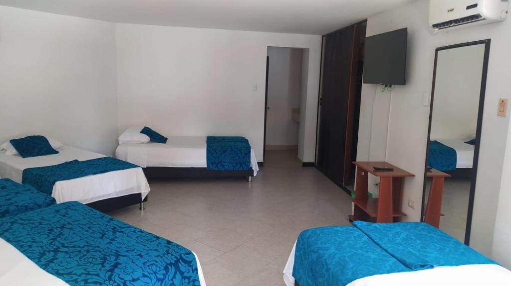 Una televisión o centro de entretenimiento en Hotel Las Victorias Palmira