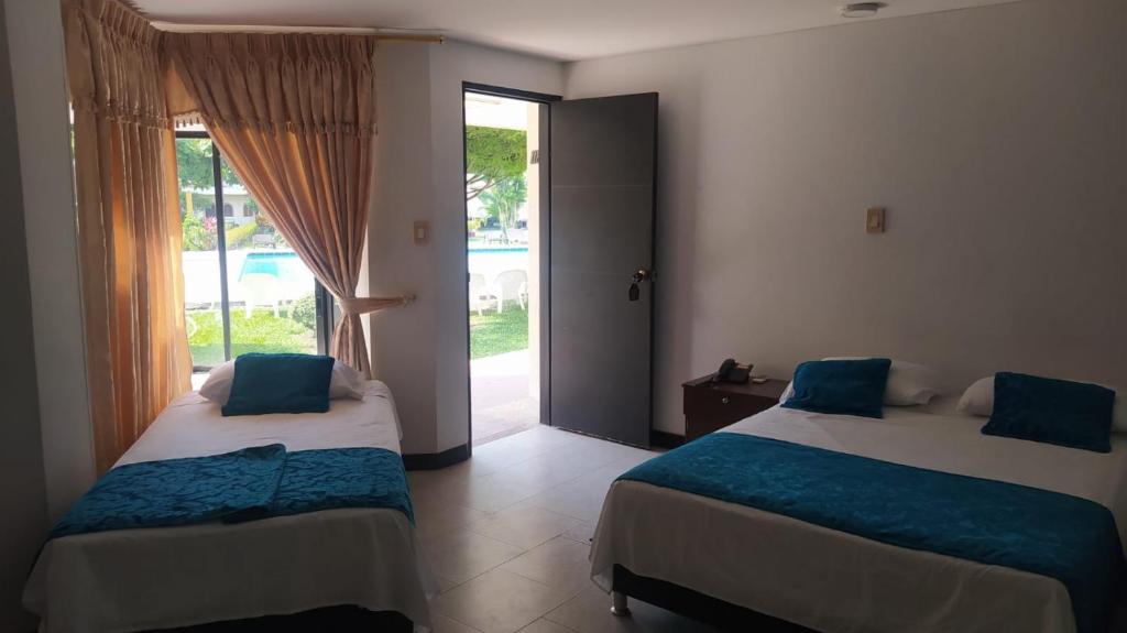 Una cama o camas en una habitación de Hotel Las Victorias Palmira