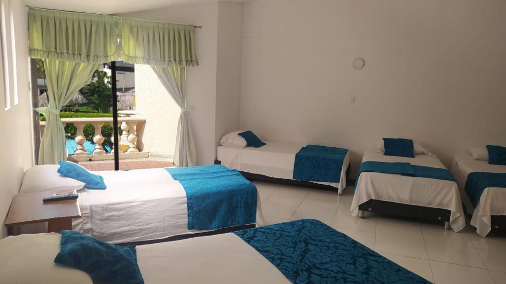 Una cama o camas en una habitación de Hotel Las Victorias Palmira