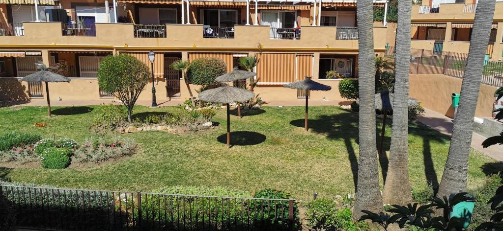 Ogród w obiekcie APARTAMENTO CASARES PLAYA