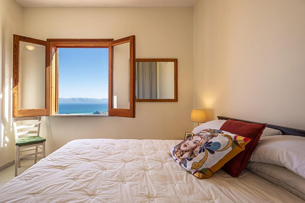 Posteľ alebo postele v izbe v ubytovaní Villa Azuria con Piscina Privata Vista Mare
