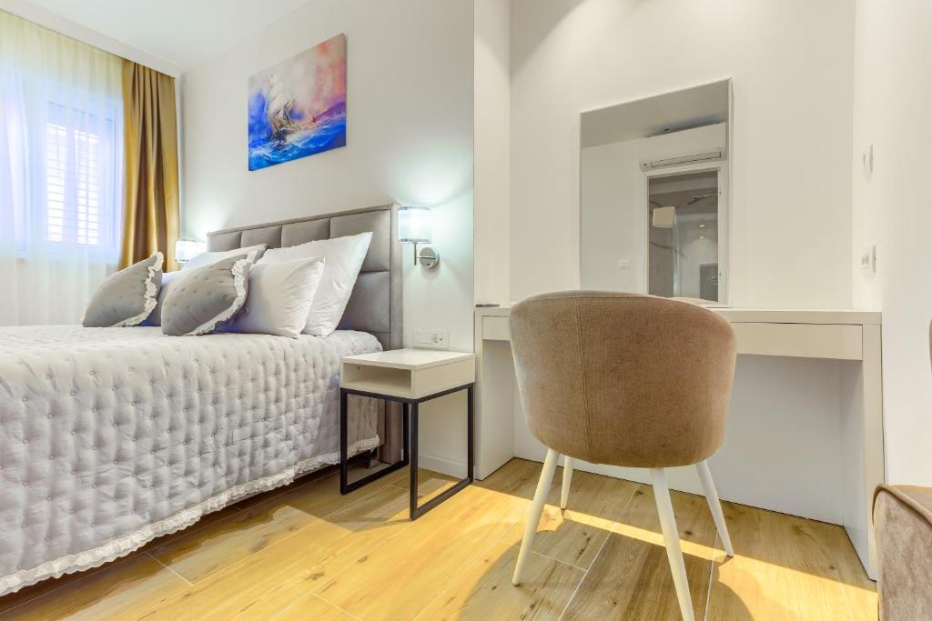 Postel nebo postele na pokoji v ubytování Irini Luxury Rooms
